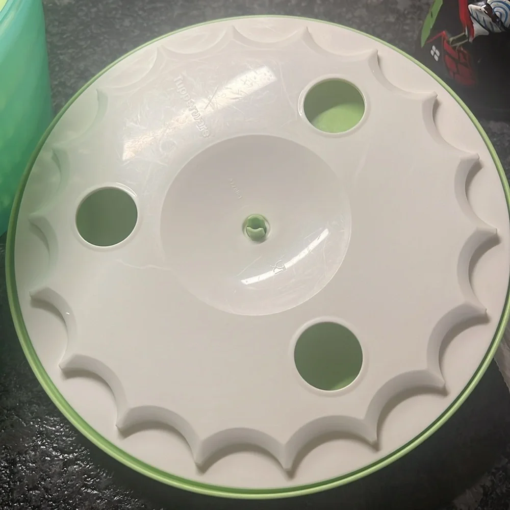 Tupperware salad spinner